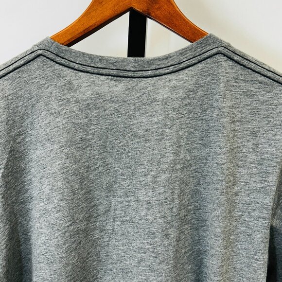 NWT Adidas Three Stripe Life The Go-To Tee Size XL Gray Logo Graphic T-Shirt - Picture 9 of 14